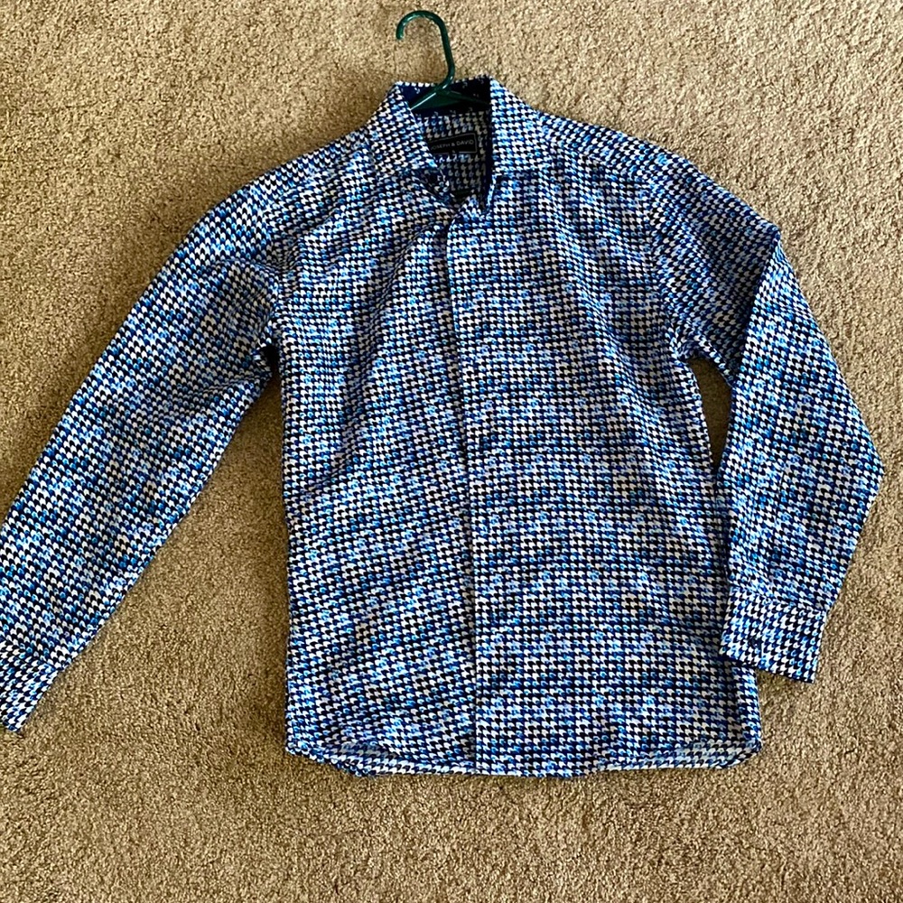 Joseph and David brand. Colors:  blue, black, white. Size small men’s.